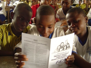 青少年人權協會提供出版品與教材，供團體教學使用。