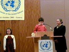 全歐洲徵文比賽的優勝者──三名來自匈牙利、捷克和奧地利的青少年──在日內瓦的聯合國總部接受表揚。