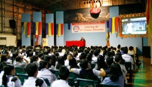 國際青少年人權協會，在當地學校教授人權課程。